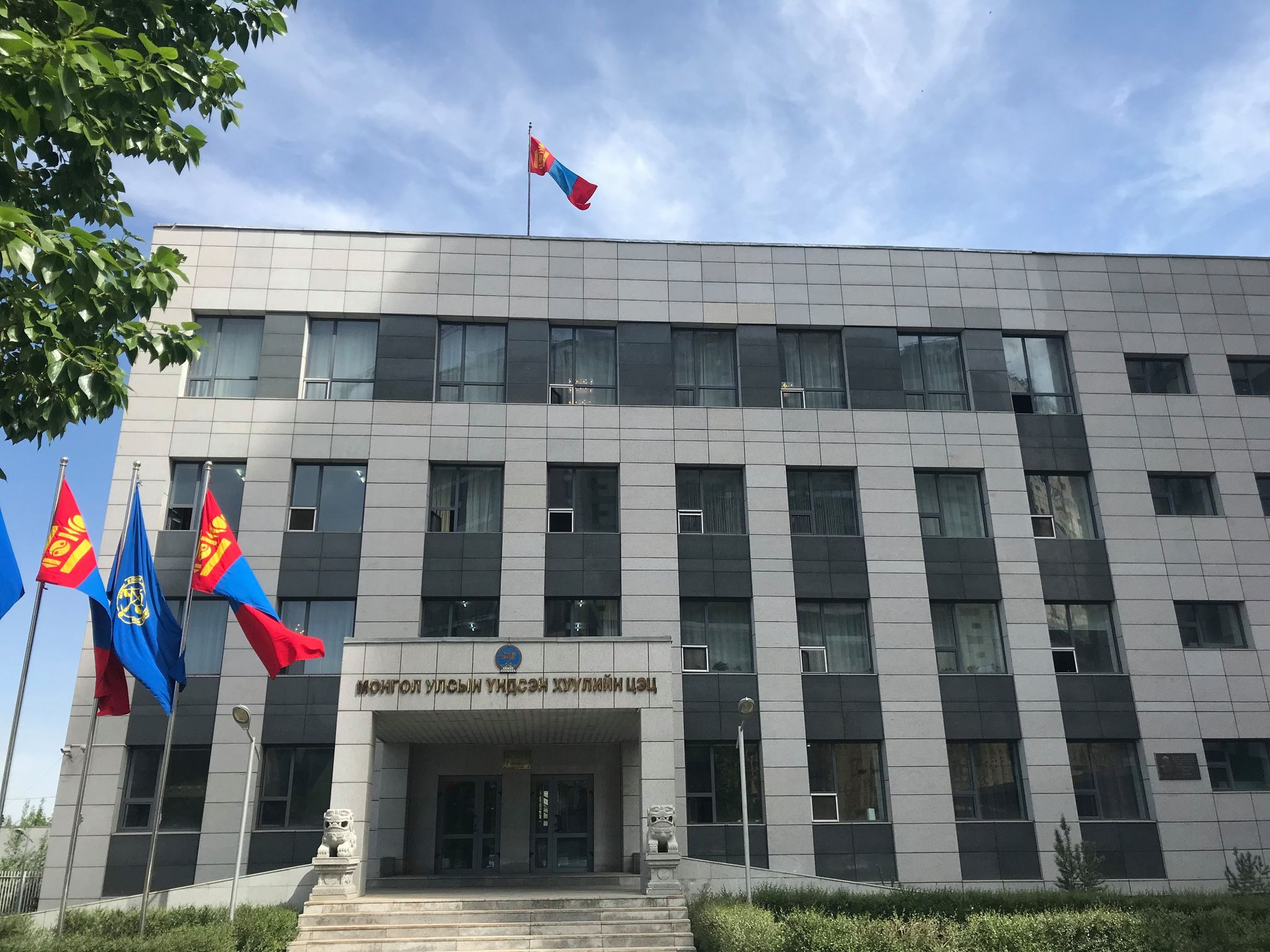 Үндсэн хуулийн цэцийн дунд суудлын хуралдаан болно